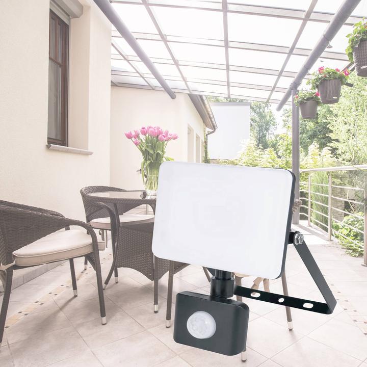 Actual product image Müller Licht Müller-Licht Orlando 21600072 LED-Aussenstrahler mit Bewegungsmelder 20 W Neutra (2200 lm, IP44)