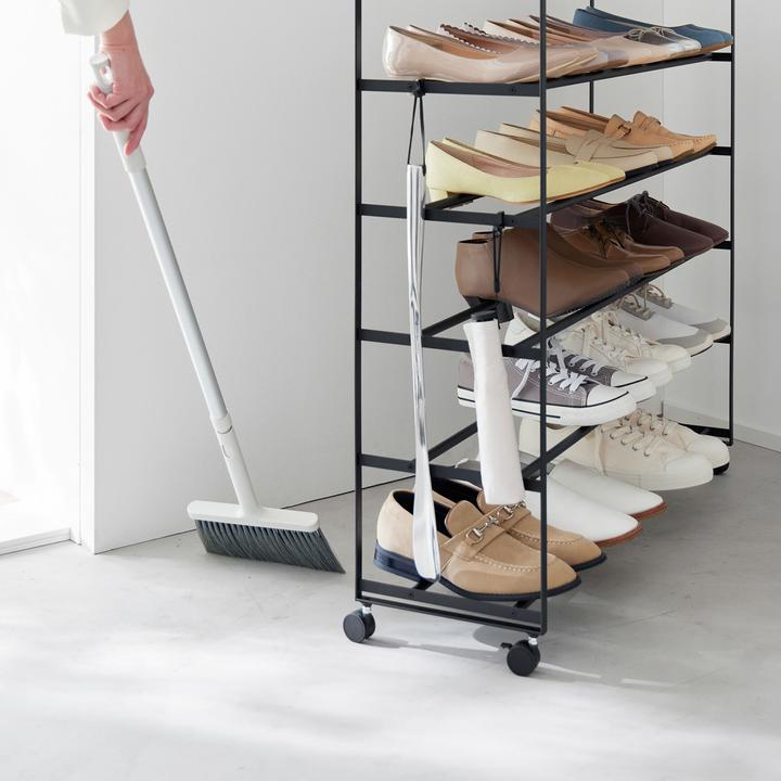 Produktbild Yamazaki TOWER 5-stöckiges Schuhregal mit Holzablage und Rollen