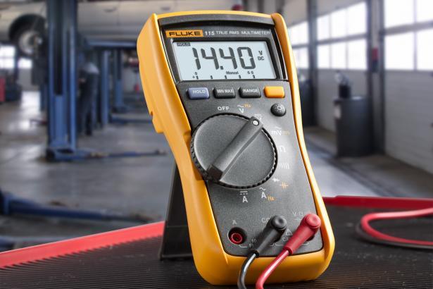 Immagine prodotto Fluke 115 multimetro digitale (CAT III)