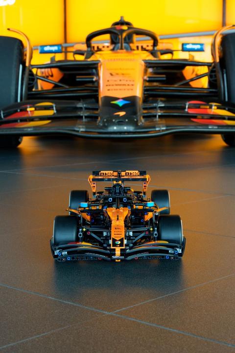 Actual product image LEGO McLaren MCL39 F1 racing car (LEGO Technic)