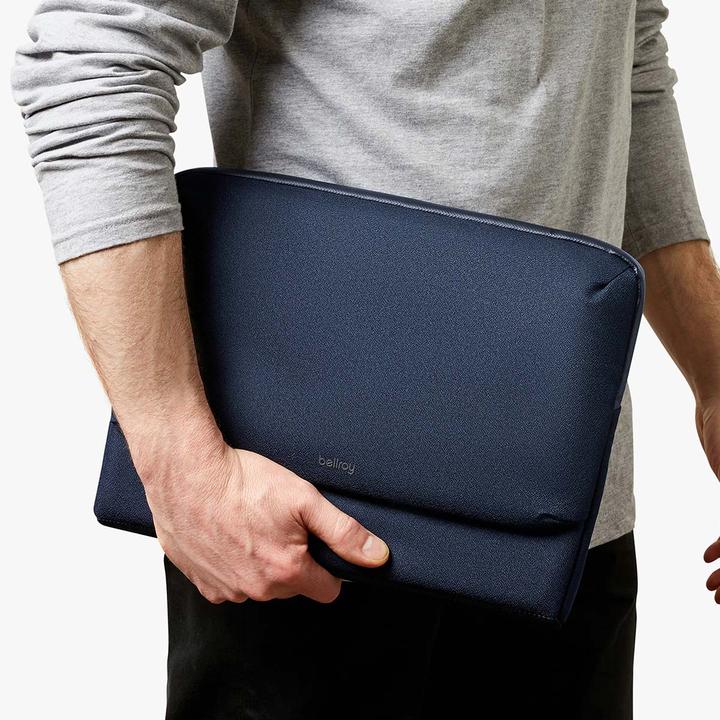 Actual product image Bellroy Caddy Tasche für Laptop bis 16", Blau, DLCB-NAV-227 (16")
