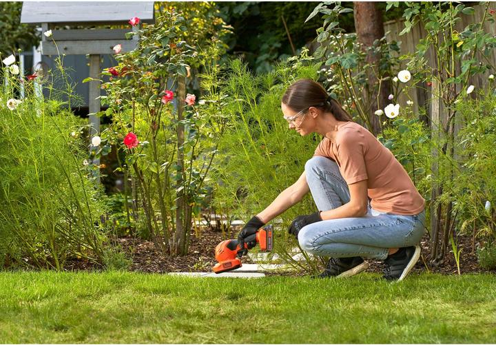 Actual product image Black & Decker 18 V Battery Grass and Shrub Shears without battery and charger (Rechargeable battery operated)