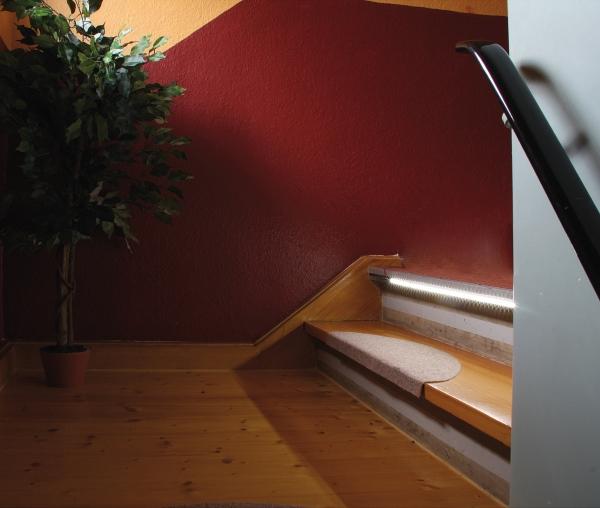 Actual product image Jamara LED Strip 5m 3528 60LED Indoor red 60 LED/m, self-adhesive (Red, 500 cm, Indoor)