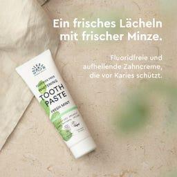 Produktbild Urtekram Fresh Mint Whitening (75 ml)