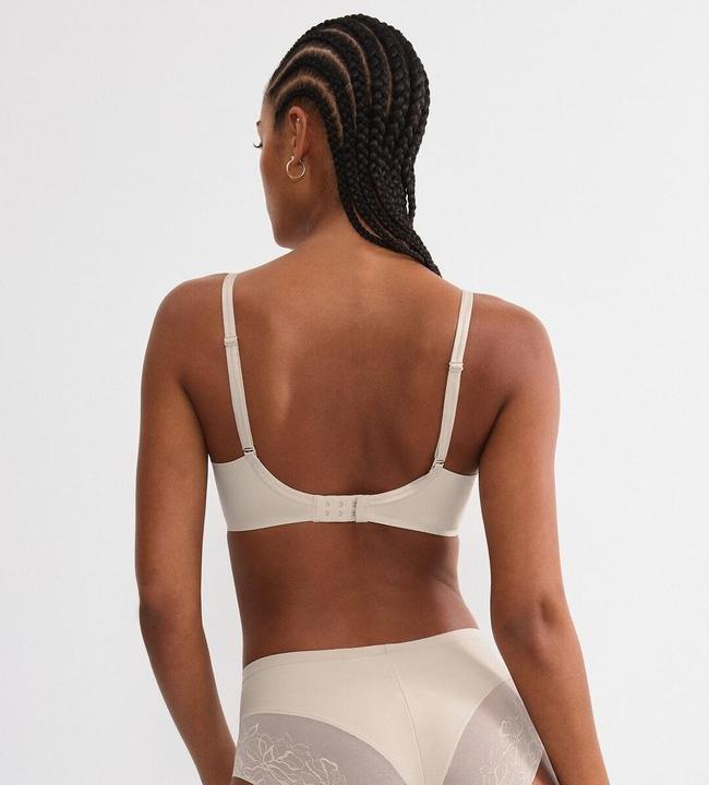 Actual product image Triumph Comfort Contour W01 (Single pack, 80 E)