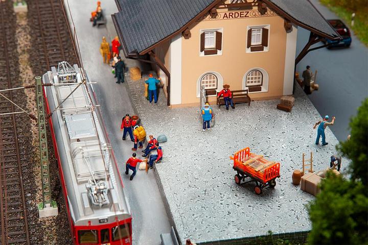 Actual product image Faller Ardez train station