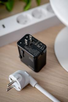 Actual product image Newell GaN Reiseadapter 65 W Netzwerkladegerät