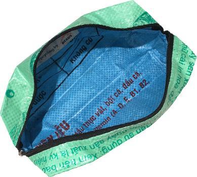 Produktbild Bekos Upcycling – Schreibzeug-Etui aus recycelten Fischfuttersack leuchtgrün