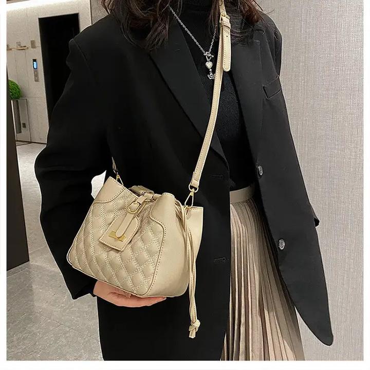 Produktbild Only-Bags.Store Schicke Mini Crossbody Bucket Bag - Kollektion Frühjahr/Sommer 2024, luxuriöse Textur