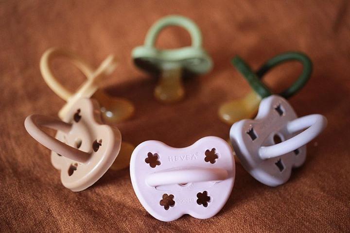 Actual product image Hevea Natural rubber soother, Sandy Nude, orthodontic (1 x, 3 - 36 M.)