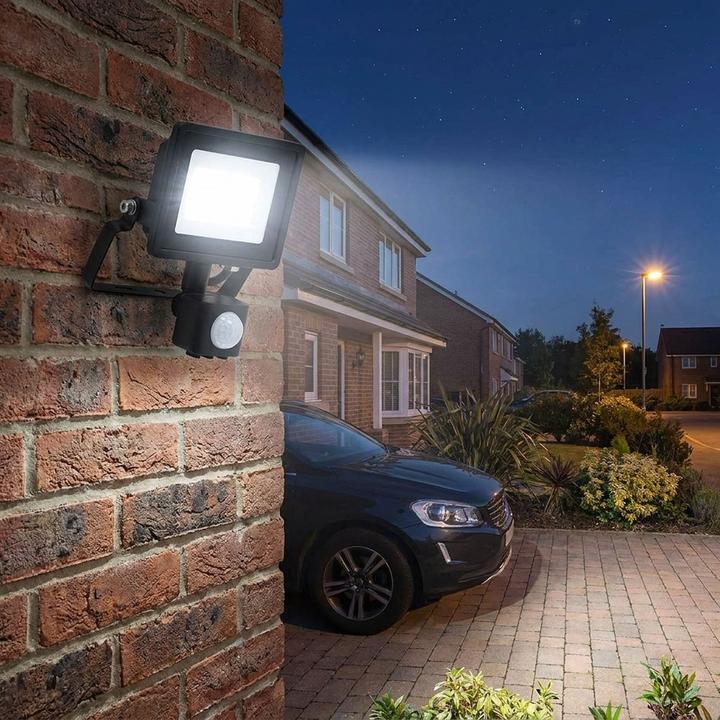 Produktbild Nedis 2er-Set LED Flutlichtstrahler mit Bewegungssensor – 1620 Lumen Aussenstrahler - 4000K (1620 lm, IP44)