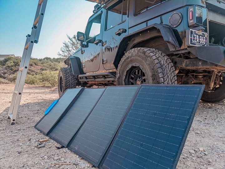 Image du produit Bluetti PV200 (200 W, 7.30 kg)