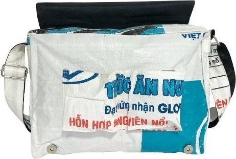 Image du produit Bekos Upcycling - Umhängetasche aus recycelten Fischfuttersäcke weiss