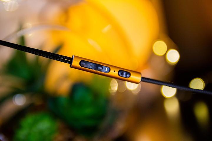 Produktbild Ludos In-Ear Kopfhörer mit Mikrofon und Memory Foam (Kabelgebunden)