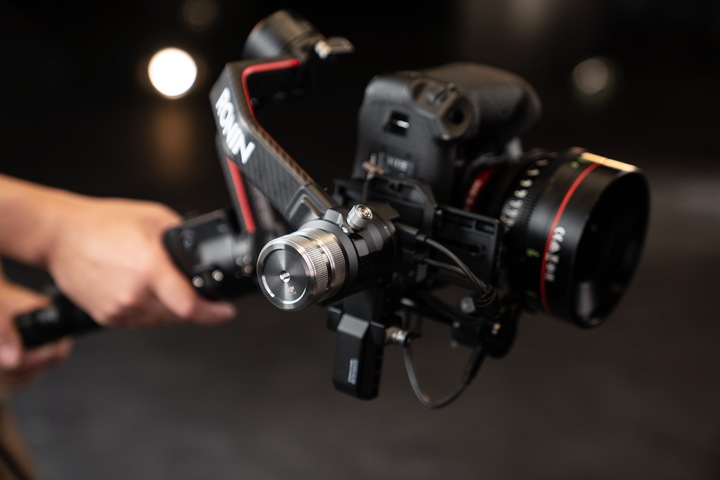 Image du produit DJI RS 2 (Appareil photo reflex, Appareil photo à objectif interchangeable, 4.50 kg)