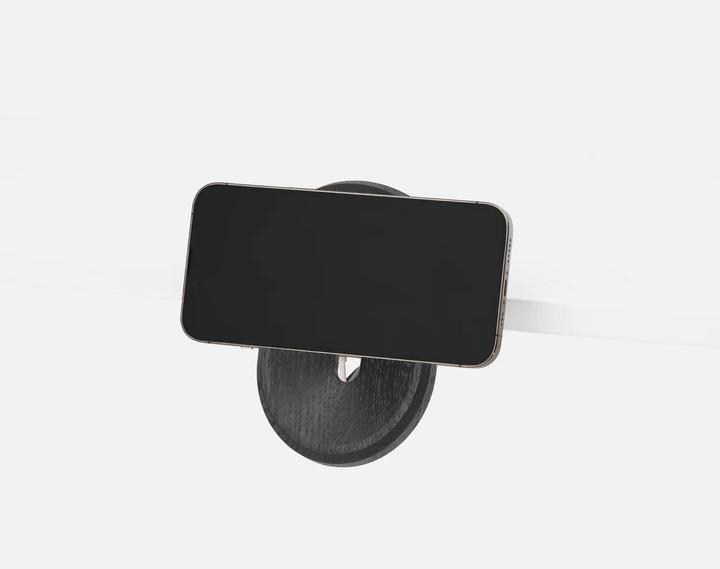 Actual product image Oakywood MagSafe iPhone Stand - vertical iPhone dock - color Black -