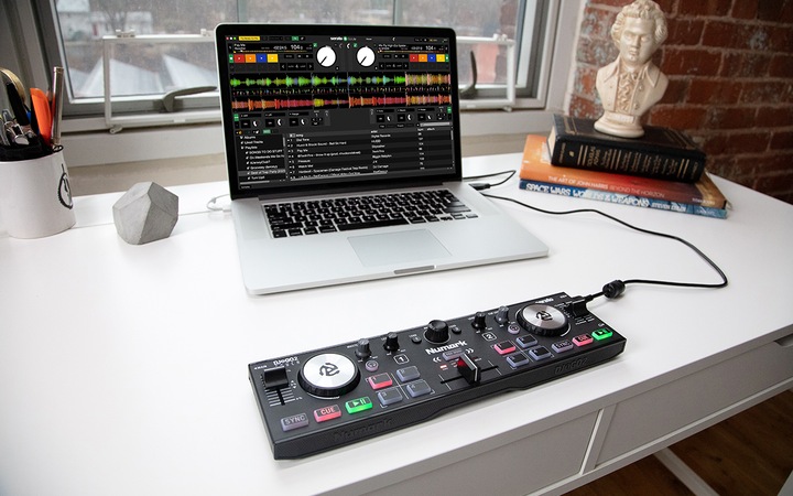 Actual product image Numark DJ2GO2 Touch
