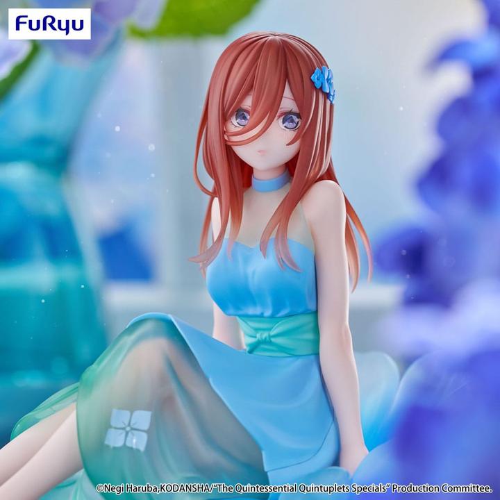 Actual product image Furyu The Quintessential Quintuplets Specials Bloo-me! PVC Statue Nakano Miku 11 cm