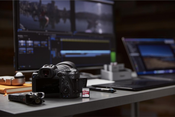 Actual product image Kingston Canvas React Plus (256 GB, SDXC, U3, UHS-II)