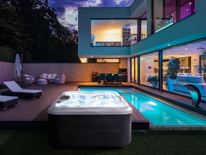 Produktbild Beliani Whirlpool Outdoor weiss mit LED rechteckig 180 x 215 cm ARCELIA (4 Pers.)