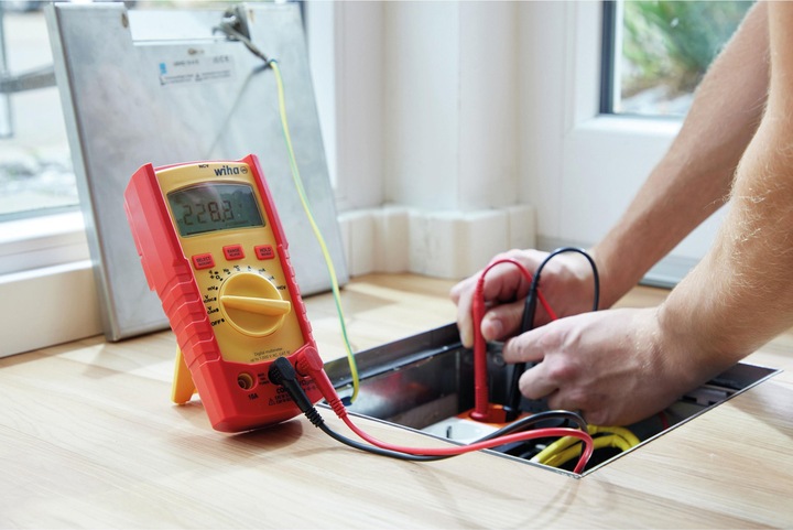 Produktbild Wiha Digitales Multimeter (CAT IV 600V, CAT III)
