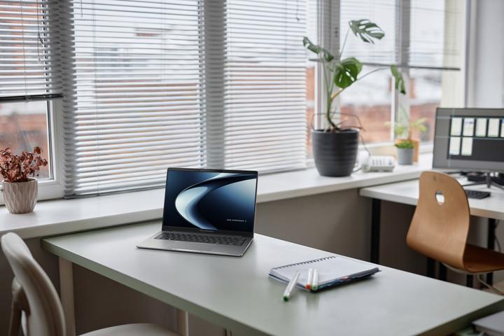 Image du produit ASUS ExpertBook PM3 14" AI R5-330 16 1TB PM3406CKA-LY0283X W11P (14", 1000 Go, 16 Go, DE)