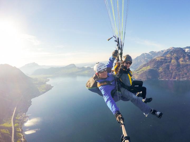 Actual product image Smartbox 35-minute thermal paragliding flight on Lake Lucerne for 2 people (2 pers.)
