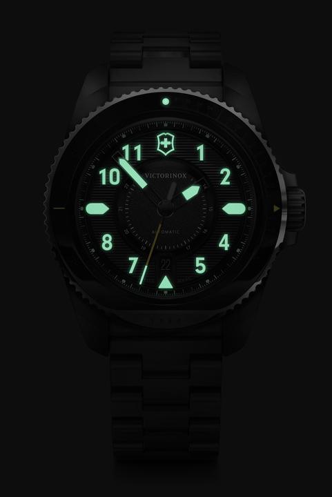 Produktbild Victorinox Journey 1884 Automatic, Taucheruhr, Herrenuhr, 43 cm, Ziffernblatt schwarz, Edelstahl Armband silber (Taucheruhr, 43 mm)