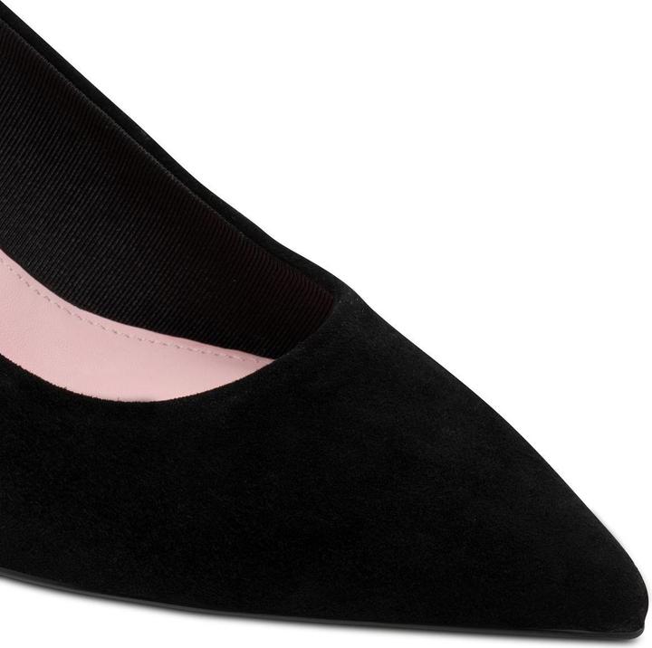 Black Suede, Schwarz