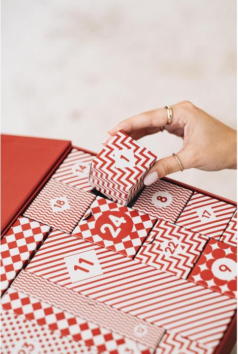 Actual product image Ava & May Scented candles and diffusers