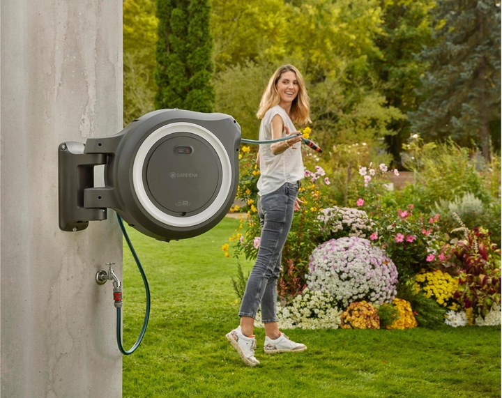 Actual product image Gardena Battery wall-mounted hose box PowerRoll XXL 18V set white 40 m (40 m)