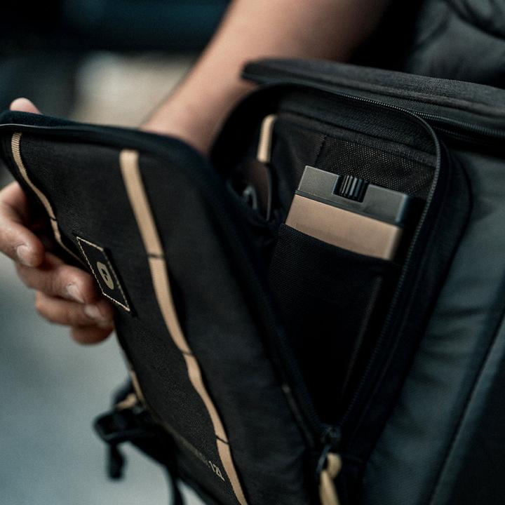 Actual product image PolarPro Kamera-Tasche RoadRunner 12 l Schwarz (Camera shoulder bag, 12 l)