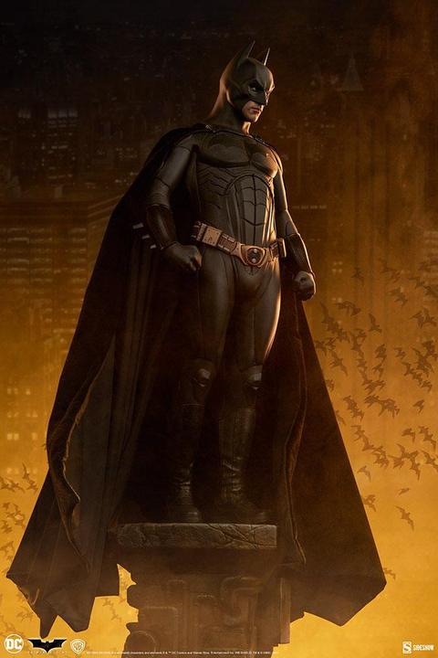 Actual product image Sideshow Batman Begins statuette Premium Format Batman 65 cm