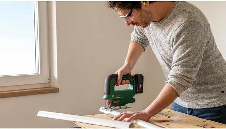 Produktbild Bosch Home & Garden UniversalSaw 18V-100