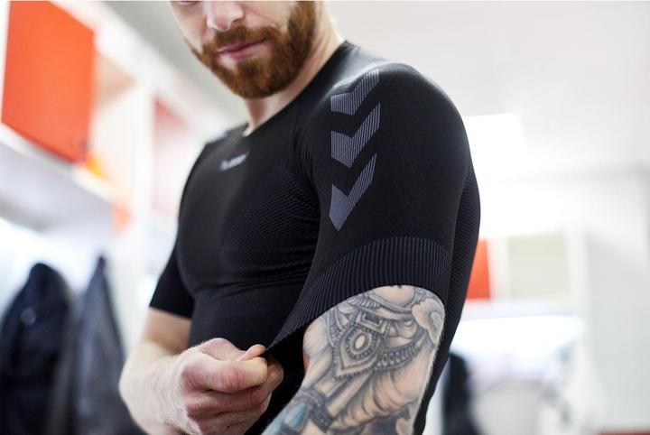 Actual product image hummel First Seamless Jersey S/S (S)