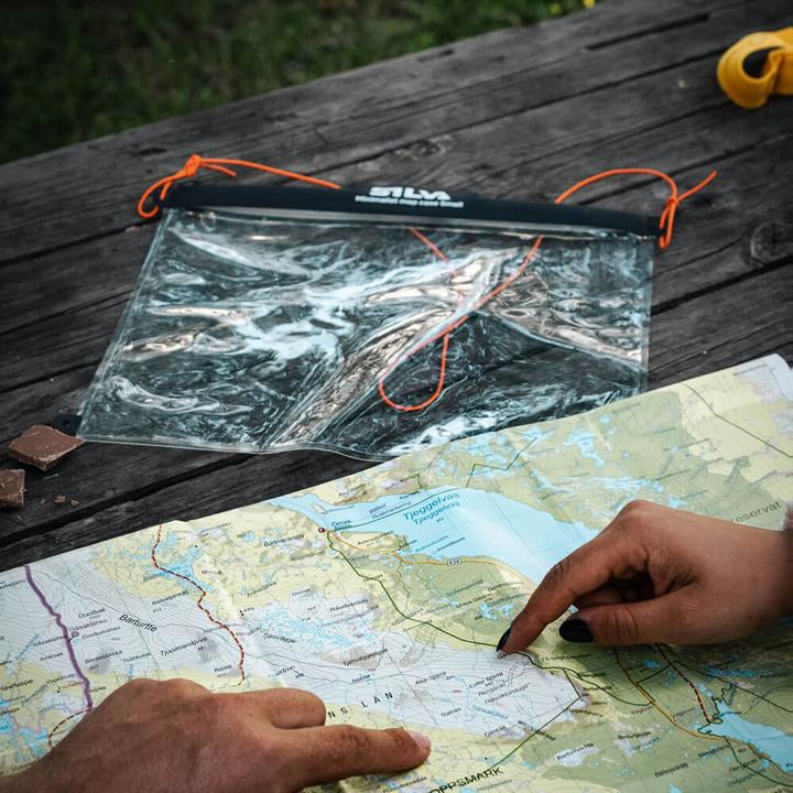 Actual product image Silva Minimalist Map Case