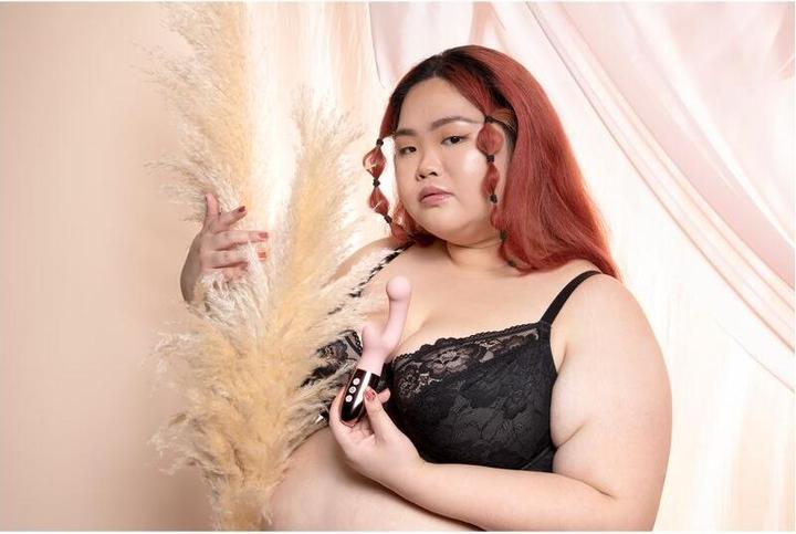 Actual product image Le Wand XO Rose Gold