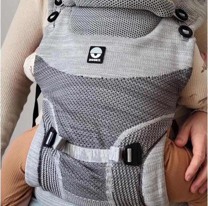 Productafbeelding Dooky Terra Nova stretch gebreide draagzak grijs