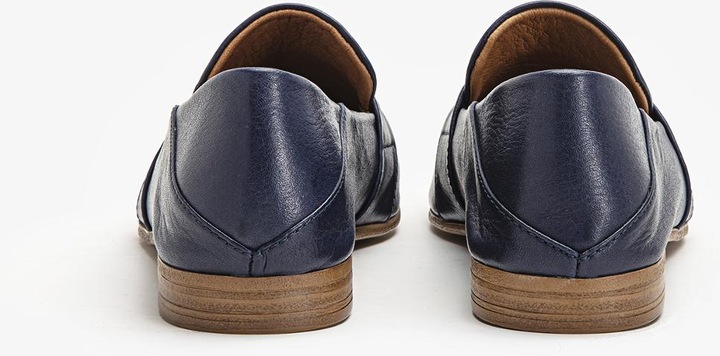 Actual product image Inuovo Super lightweight and beautiful slip-on shoe made from high-quality leather. The front of the (40)
