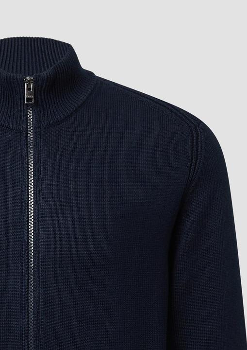 Produktbild s.Oliver Strickjacke Baumwoll-Strickjacke mit Stehkragen und Logo-Patch (M)