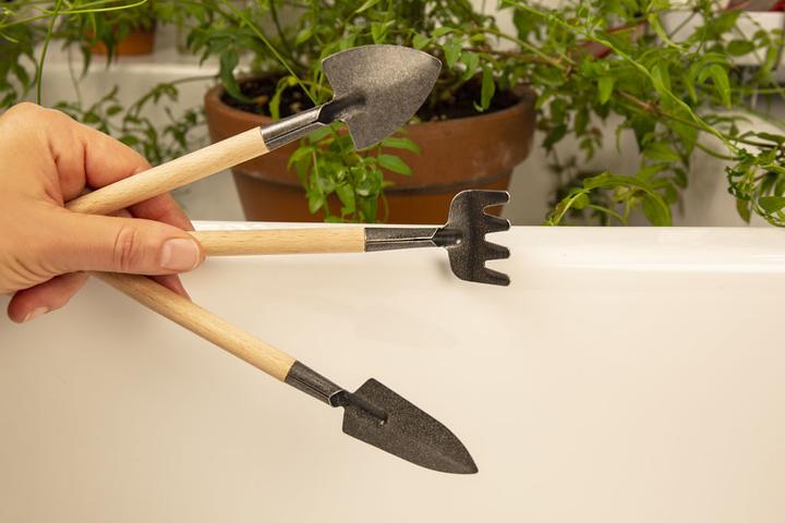 Actual product image Kikkerland Garden Tool Set