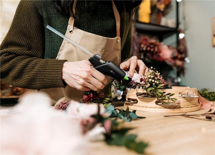 Actual product image Goobay Heissklebepistole Premium 80 W, inkl. 2 Klebesticks