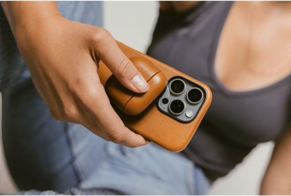 Image du produit Nomad Modern Leather Case Airpods 4 English Tan-C