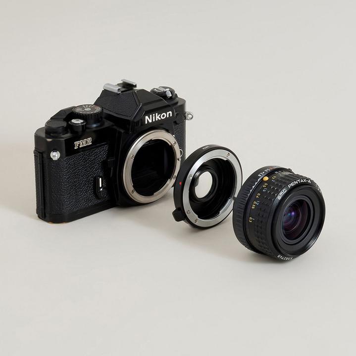 Produktbild Urth Lens Mount Adapter: Compatible with Pentax K Lens to Nikon F Camera Body (with Optical Glass)