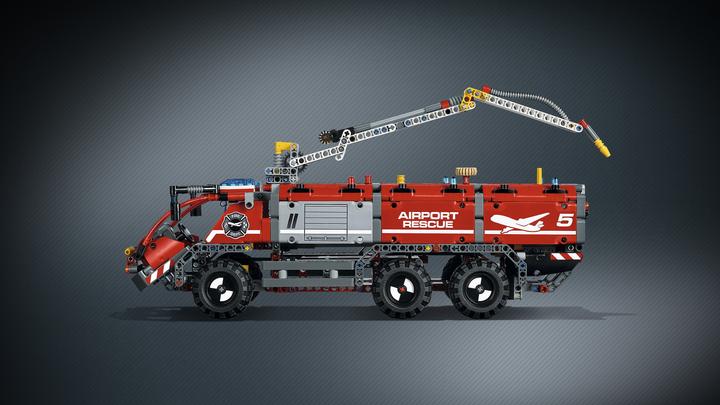 Actual product image LEGO Technic airport fire engine (42068, LEGO Technic)