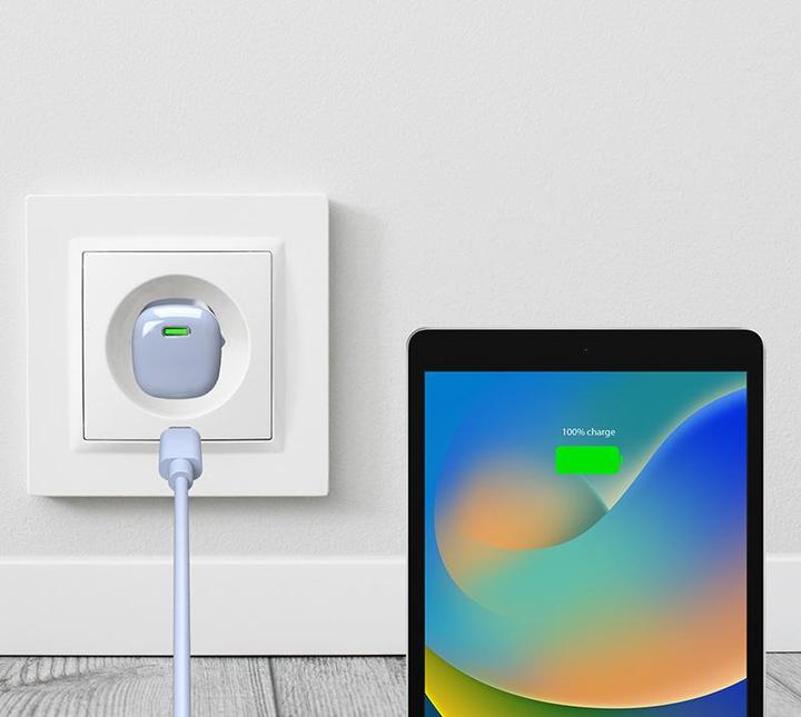 Actual product image Puro travel charger 20W USB-C GaN light blue (20 W)