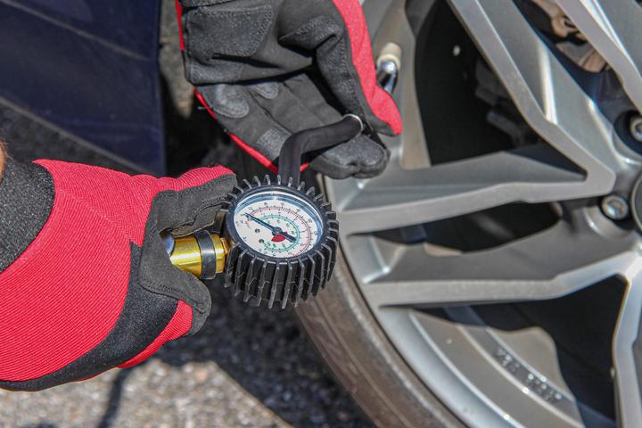Actual product image BGS Air Tire Inflator 0 - 15 bar