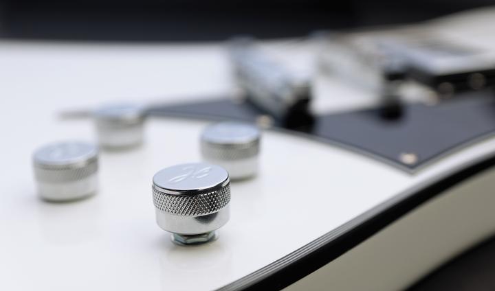 Actual product image Hagstrom Electric Guitar, Fantomen, White Gloss (Electric guitar, Body: Mahogany, Fingerboard: Resinator, Neck: Mahogany)