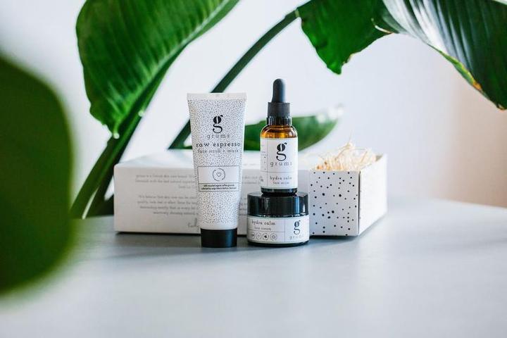 Grums The Facial Box (face scrub + face cream + face serum) (Set soin du visage)