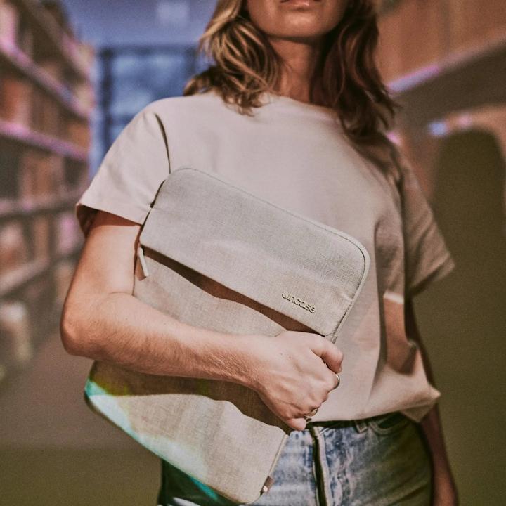 Actual product image Incase Crosstown Sleeve for 14-inch Laptop - Limestone (14", Universal)